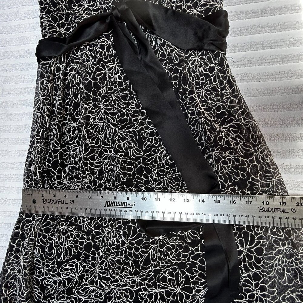 Adrianna Papell Women's Embroidered Midi A-Line Dress Size 6 Tie Waist Black - Picture 8 of 9